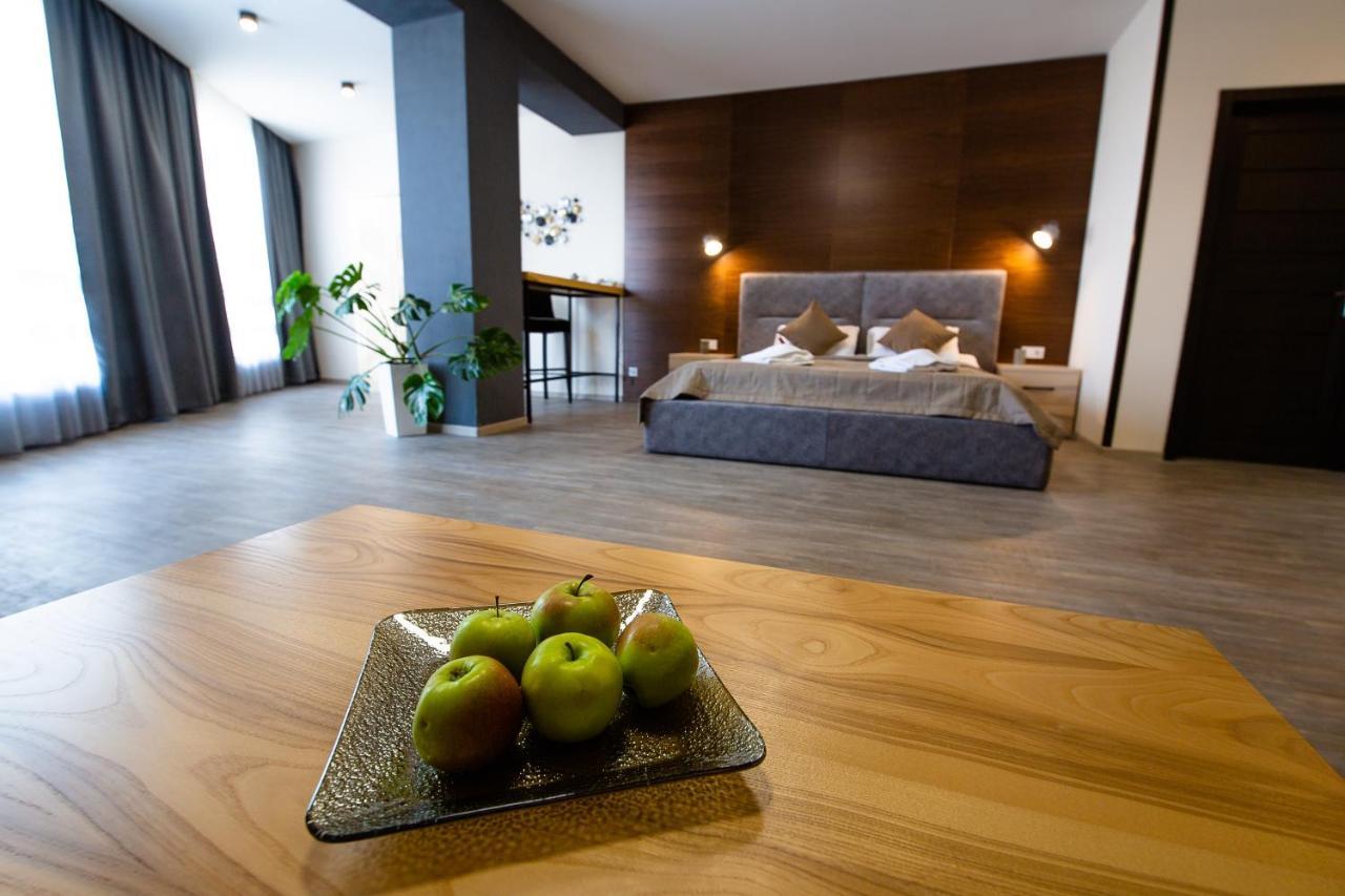 Geography Hotel Veresneve Exterior foto